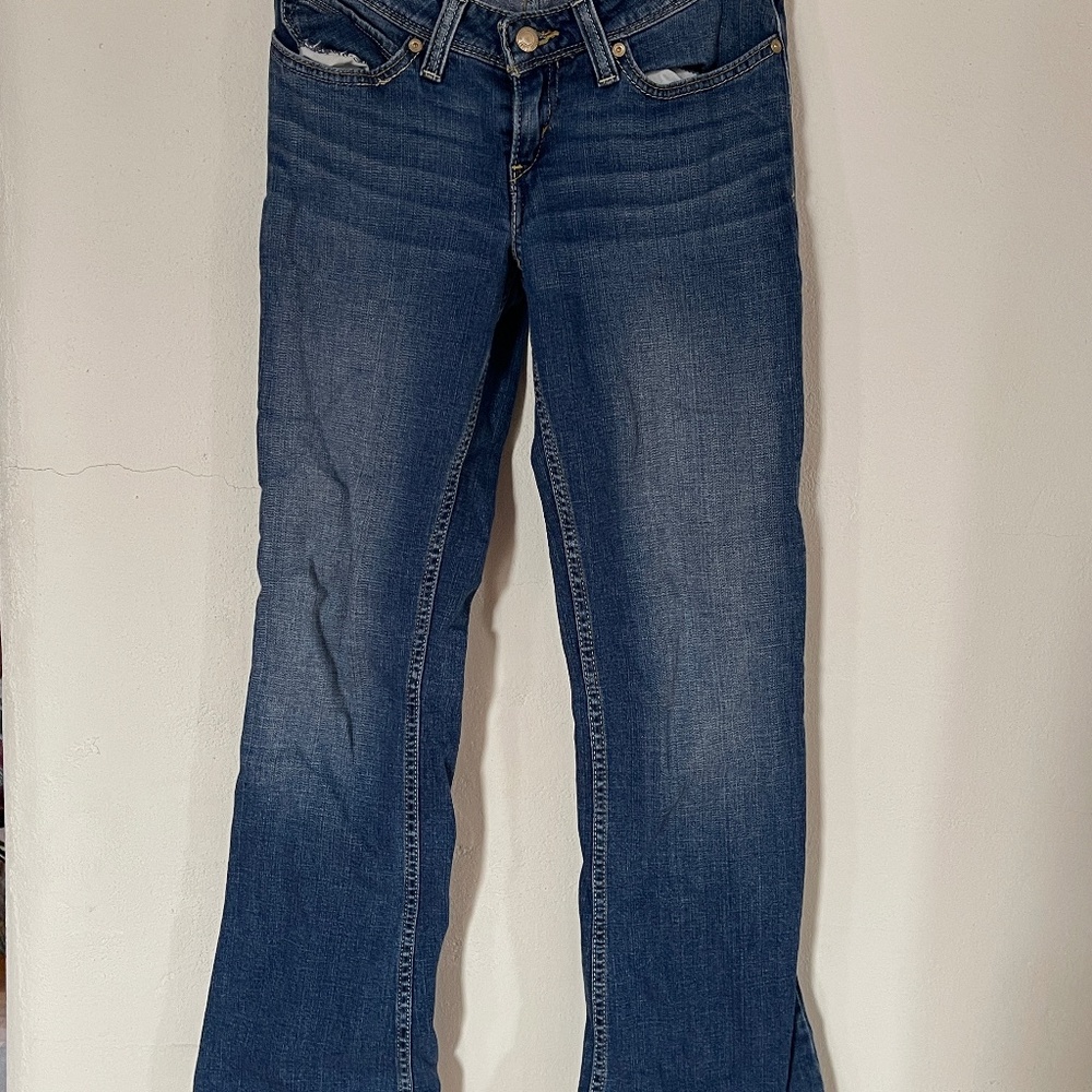 Levi's Bold Curve Jeans. Size 5 S/C 25" waist. Denim Blue. 99% cotton.